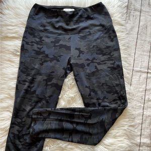 Rachel Zoe Gray & Black Camo Print High Waisted Tummy Control Ponte Leggings